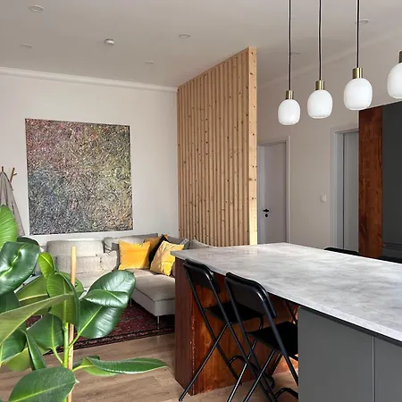Stylish 2br In Excellent Location شقة *