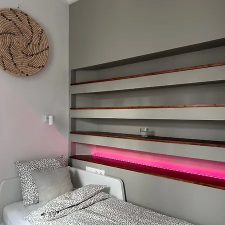 Stylish 2br In Excellent Location بودابست