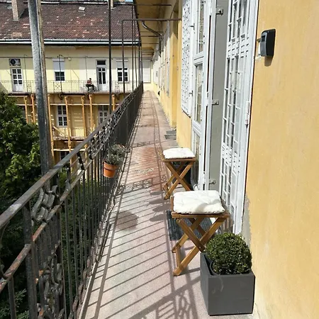Apartment Stylish 2br In Excellent Location Budapest