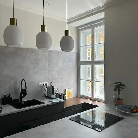 Stylish 2br In Excellent Location