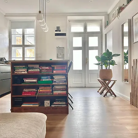 Stylish 2br In Excellent Location *