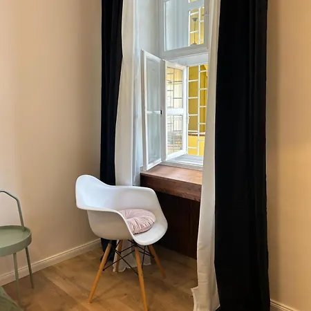 Apartment Stylish 2br In Excellent Location Budapest